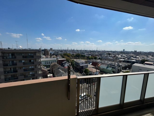 ミオカステーロ六町の展望|8階から広がる爽快な眺望と、開放感あふれる空間。