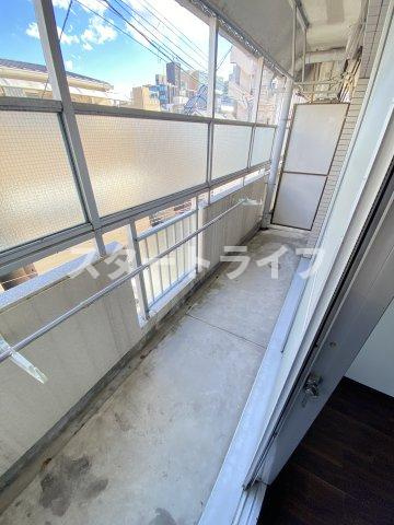 大阪市淀川区東三国４丁目の賃貸マンションのバルコニー