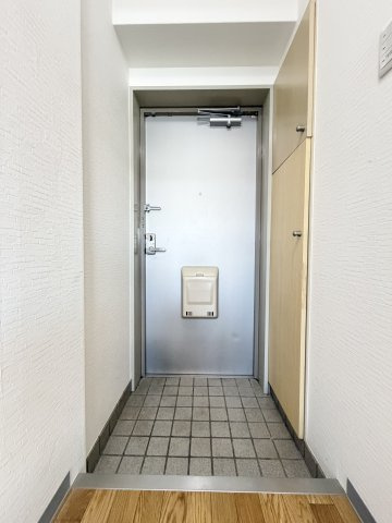 コモテリアK&Mの玄関