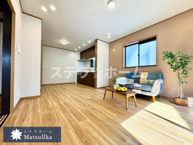 箕面市西小路3 中古戸建の居間・リビング|ゆったり過ごせるリビングです
