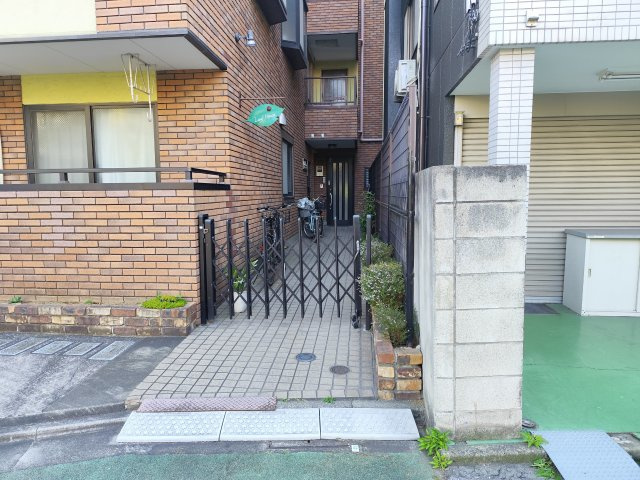 LEAF HOUSEのエントランス