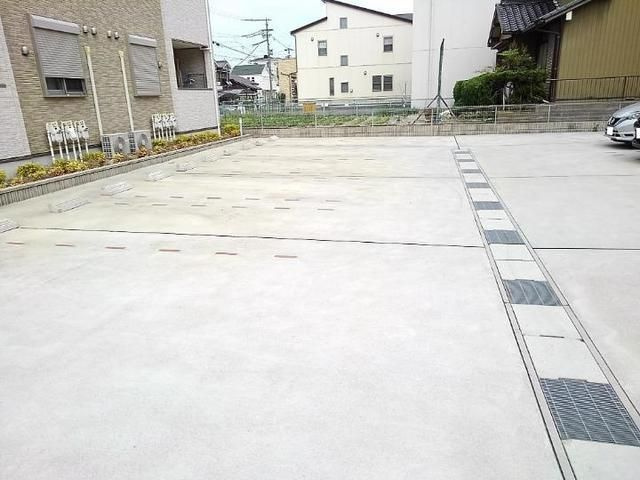 ブリッサ港西Ⅰの駐車場
