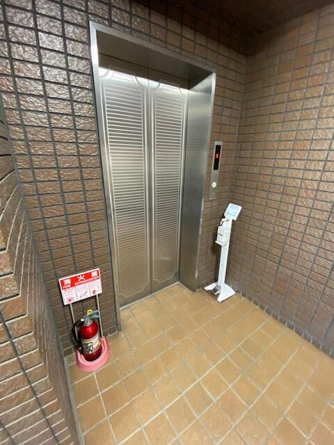 ホソブチマンションのエントランス