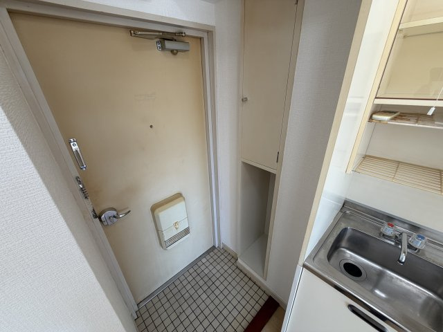 大田町スカイマンションの玄関
