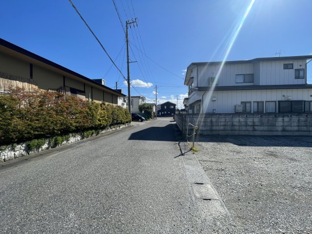 【建築条件付き売地】　会津若松市亀賀一丁目　一箕小・一箕中の前面道路含む現地写真|前面道路　東側幅員5.9ｍ