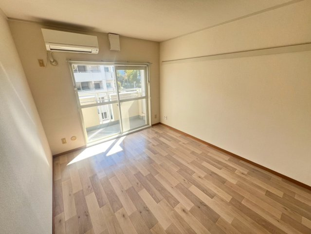 成田市玉造７丁目の賃貸マンションの居間・リビング