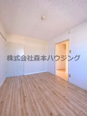【洋室】 | 　ビレッジハウス春日Ⅰ　2号棟 | 落ち着いた色調の洋室です