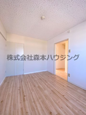 【洋室】 | 　ビレッジハウス春日Ⅰ　2号棟 | 落ち着いた色調の洋室です