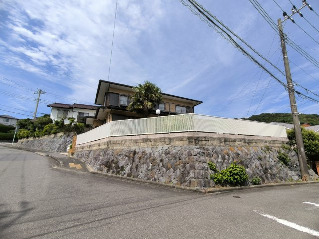 高台の分譲地内　南西角地の外観|前面道路