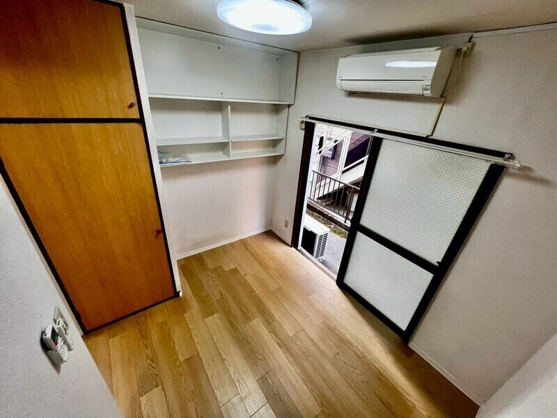 川崎市多摩区南生田６丁目のアパートの居間・リビング