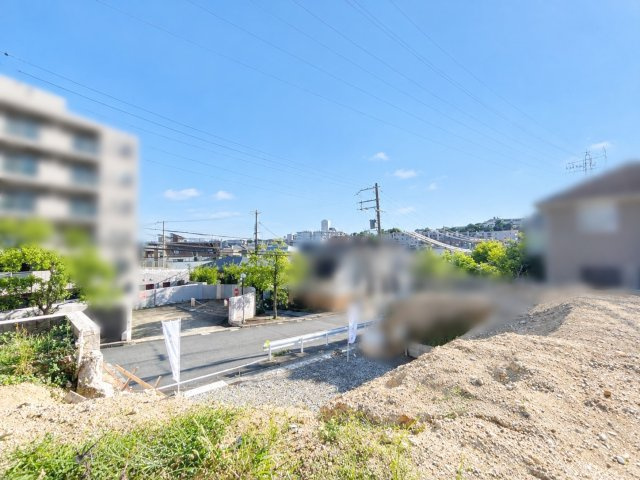 朝日ヶ丘町 売土地の前面道路含む現地写真