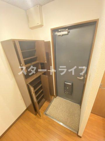 大阪市淀川区木川東１丁目の賃貸マンションの玄関