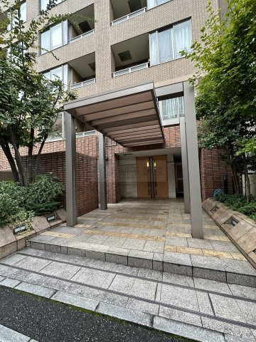 豊島区目白３丁目の賃貸マンションのエントランス