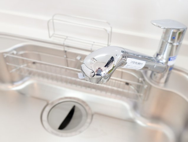ダイアパレス青梅新町のキッチン|【Clean Water】◆毎日の水を手軽に浄水◆
浄水器付き水栓は、飲み水や料理に使う水を手軽に浄水できる設備。日々のキッチン作業に役立ちます。