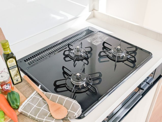 ダイアパレス青梅新町のキッチン|【Gas Cooking】◆毎日の料理をもっと楽しく◆
火力を調節しながら調理できるガスコンロ。炒め物から煮込み料理まで、幅広いメニューに対応します。
