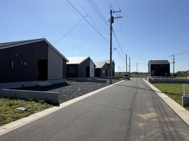 【前面道路含む現地写真】 | 加須市北下新井第6　新築戸建　全5棟　1号棟 | 10/11撮影