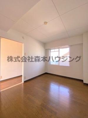 【洋室】 | 　ビレッジハウス春日Ⅰ　1号棟 | 広々とした洋室です