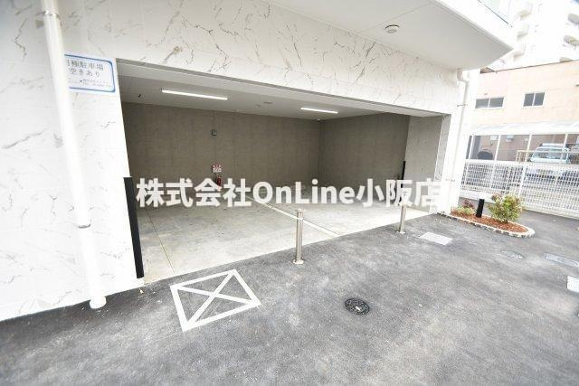 Siete布施駅前の駐車場