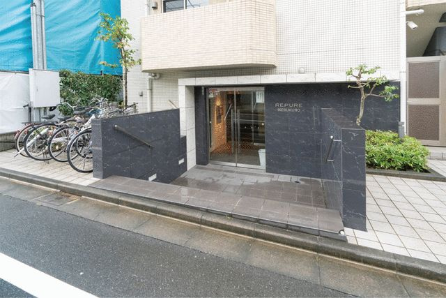 レピュア池袋のエントランス
