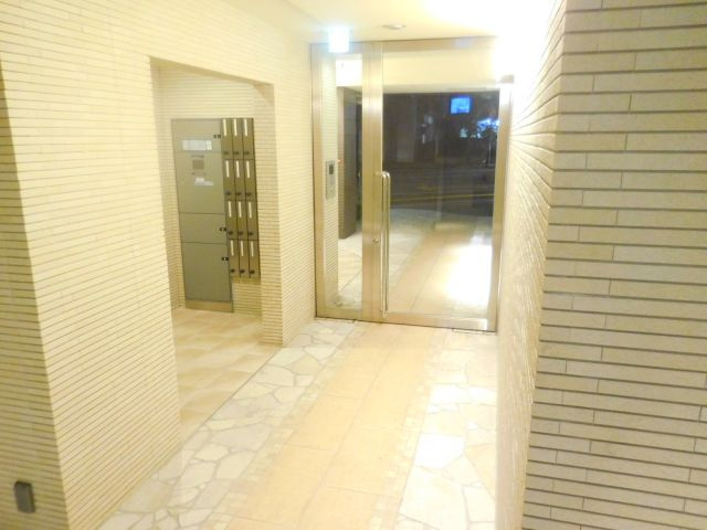 シェルズ高槻のエントランス