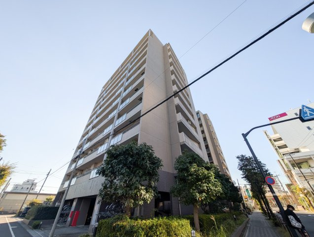 レクセルプラザ河辺の外観|【Station Side】◆河辺駅徒歩1分◆
JR青梅線「河辺」駅まで徒歩1分。通勤や通学、お出かけにも便利な立地に建つ、総戸数137戸のマンションです。
