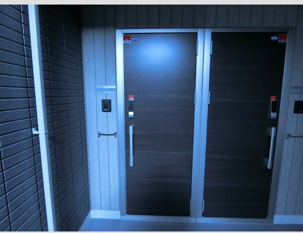 Dーroom銀杏町の玄関
