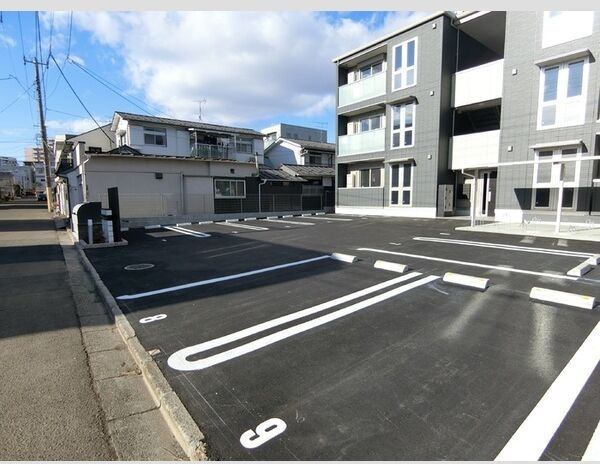 Dーroom銀杏町の駐車場