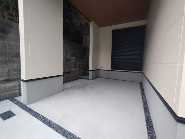 塩屋町４丁目　新築戸建の駐車場