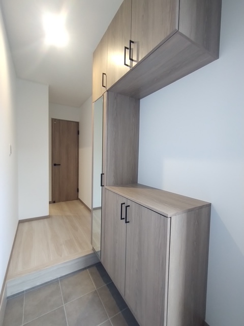 塩屋町４丁目　新築戸建の玄関