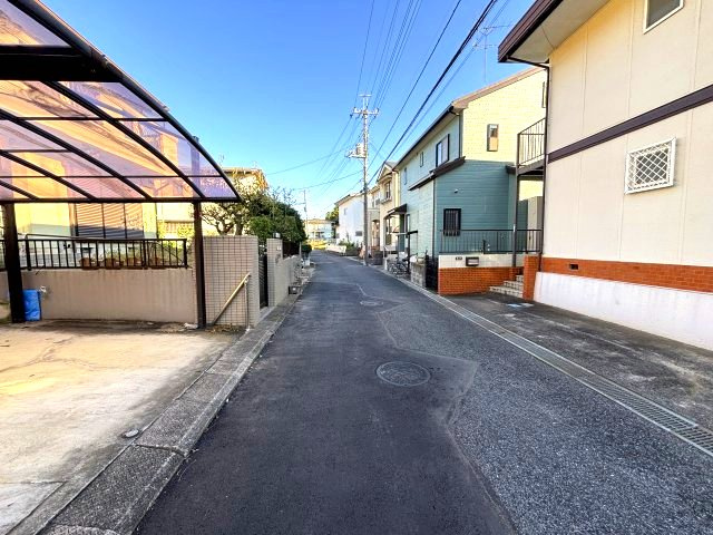 中古戸建　流山市前ケ崎の前面道路含む現地写真