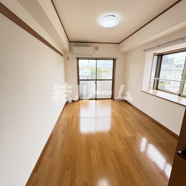 板橋区成増３丁目の賃貸マンションの居間・リビング