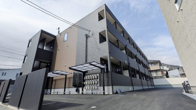クレスト山本の外観