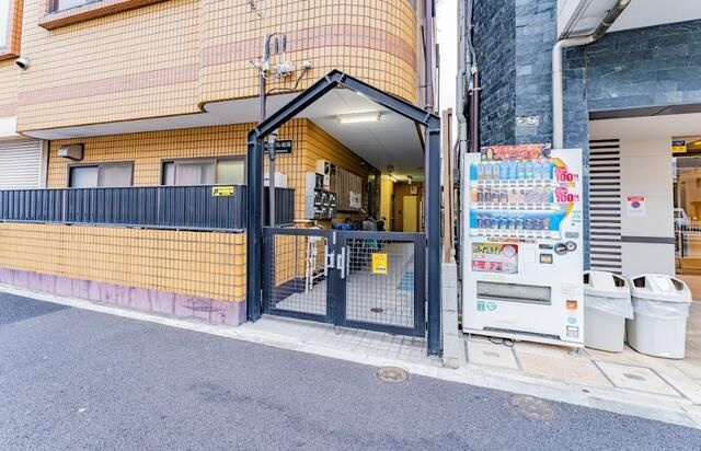 ジョイフル岩淵のエントランス