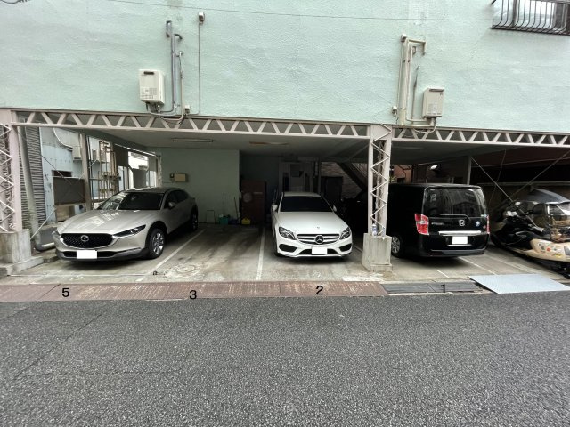 岩崎駐車場の外観