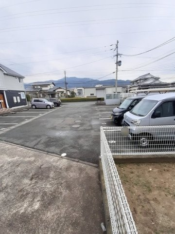 クレストール花の木Ａの駐車場