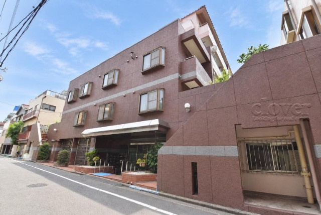 【エントランス】 | GSハイム小石川 | お客様を、そして住人を出迎えてくれるマンションのエントランス。ゴミが落ちていないことからも、管理状態の良さや住民の節度の高さが見て取れます。～即日のご見学可能～　お問合せはお気軽にどうぞ。