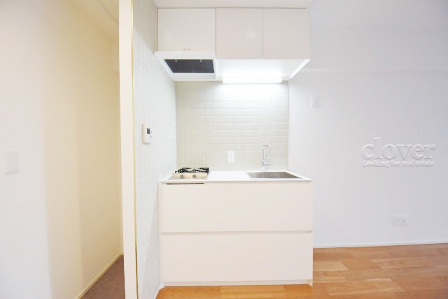 【現況写真】 | GSハイム小石川 | エントランスに掲げられた、マンション名を示す館銘板。さほど激しく主張はしませんが、しっかりと掲示されています。～即日のご見学可能～　お問合せはお気軽にどうぞ。