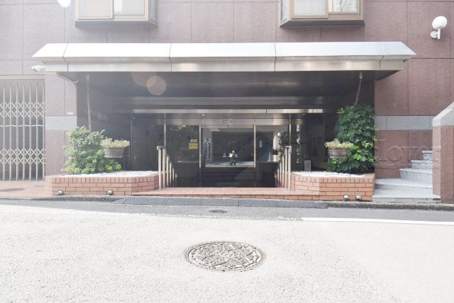 【その他共用部分】 | GSハイム小石川 | マンションの共用廊下です。きれいに清掃されています。周囲のお部屋の様子も、ぜひ伺ってみてください。～即日のご見学可能～　お問合せはお気軽にどうぞ。