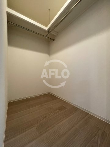 コンフォリア・リヴ北久宝寺Qの収納|コンフォリア・リヴ北久宝寺Q　ウォークインクローゼット