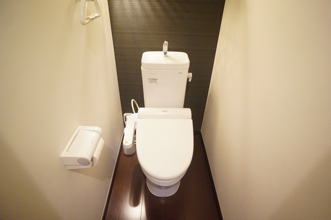 【トイレ】 | 八尾市青山町5丁目 | トイレは1階と2階の2ヶ所に完備♪こちらは2階の温水洗浄便座付きトイレです☆