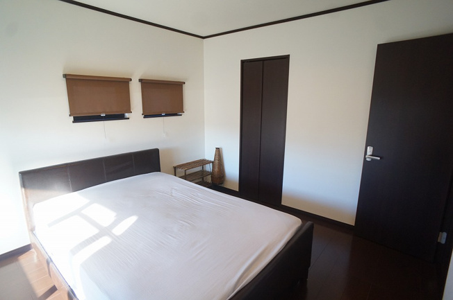 【寝室】 | 八尾市青山町5丁目 | 【2階：洋室約6.2帖】ウォークインクローゼット付きのお部屋です♪