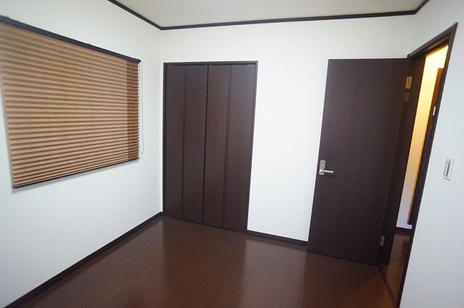 【子供部屋】 | 八尾市青山町5丁目 | 【2階：洋室約4.5帖】クローゼット完備です♪