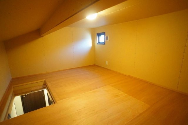 【収納】 | 八尾市青山町5丁目 | 【屋根裏収納内】窓・照明付きです☆