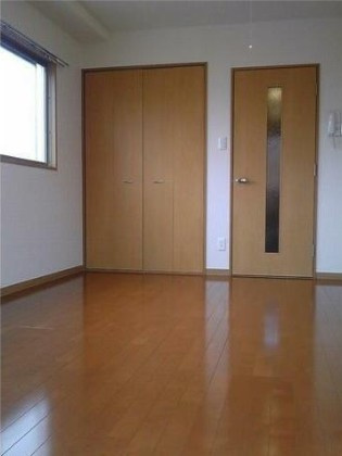 市川市伊勢宿のアパートの居間・リビング