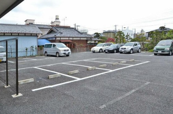 EVER　LASTINGの駐車場