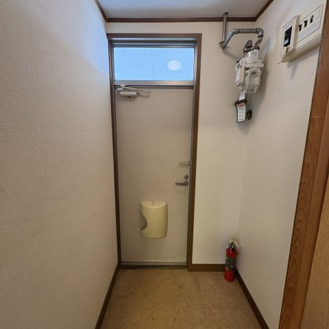 Kアパートの玄関