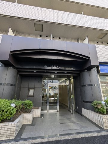 ストーク北新宿のエントランス