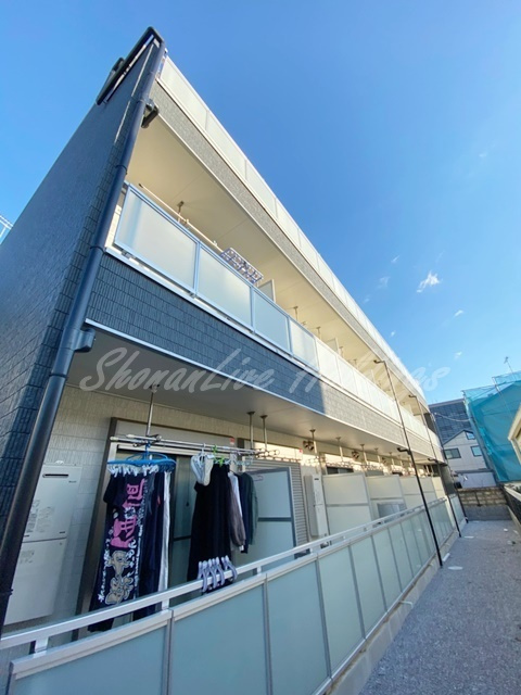 大和市上草柳１丁目の賃貸マンションの外観