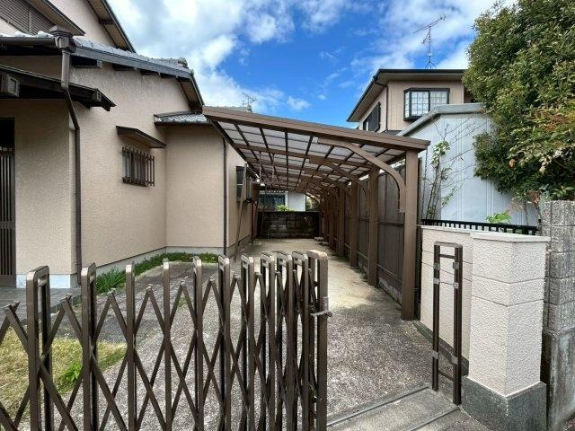小野市天神町　戸建の駐車場
