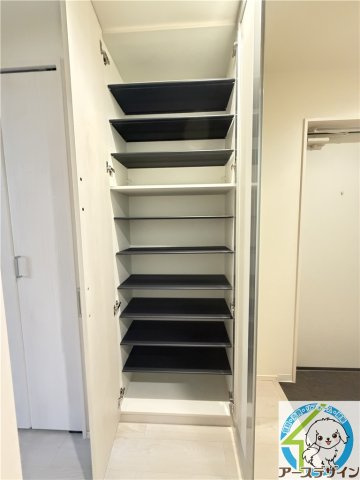 アヴニール西新町の収納